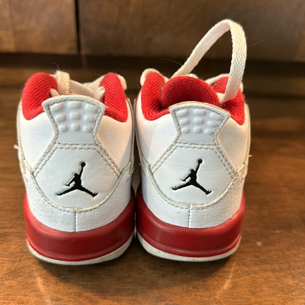 Jordan 4 size 6c